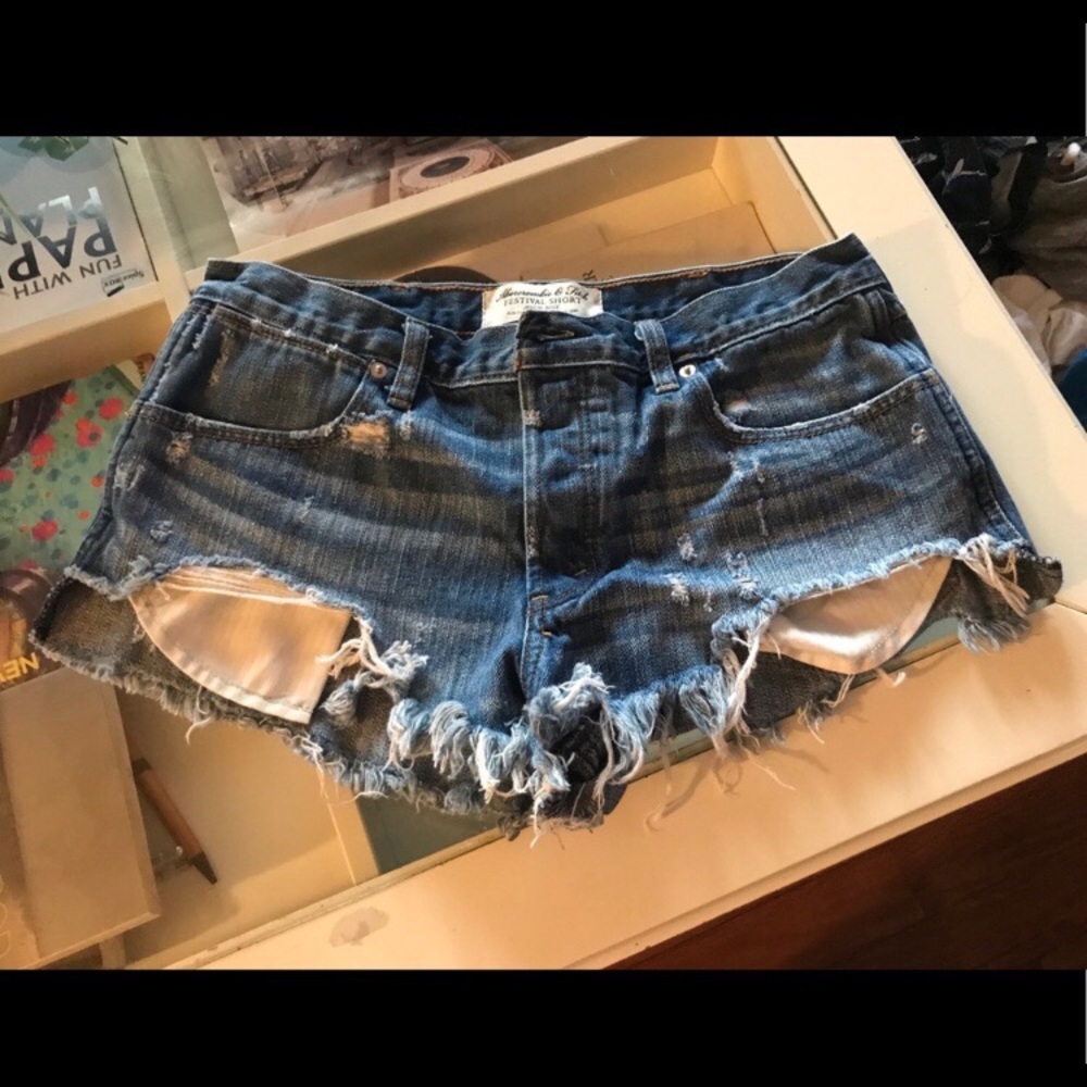Abercrombie & Fitch shorts with protruding pockets